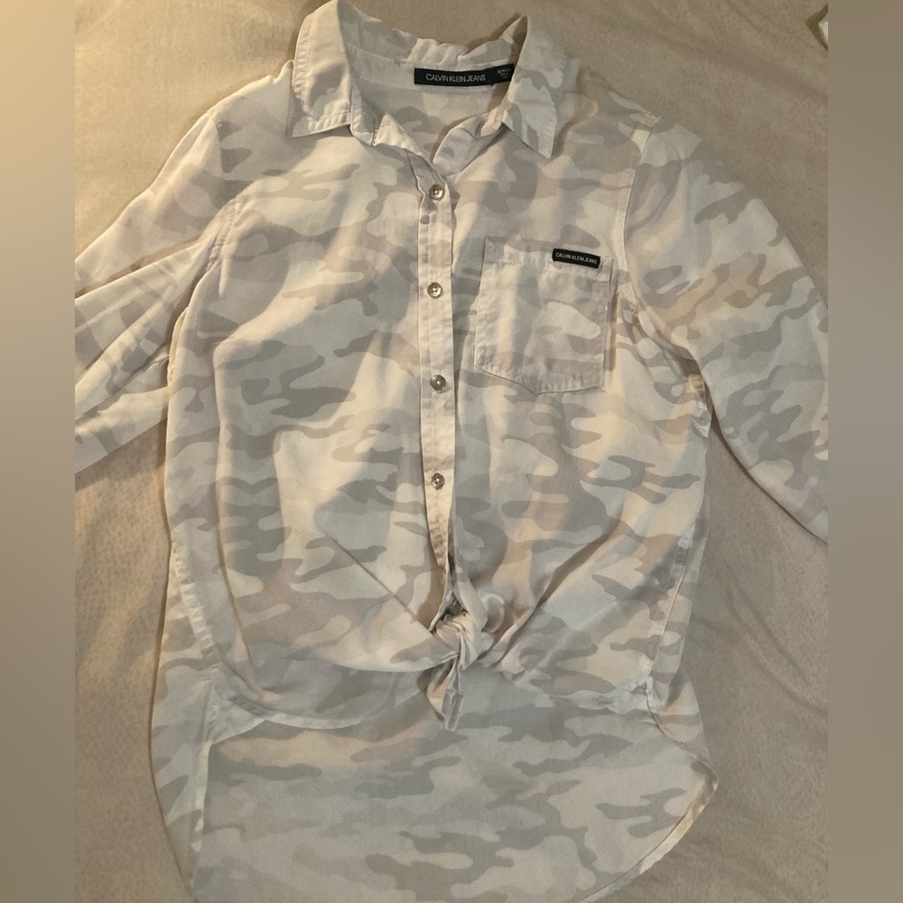Calvin Klein White and Gray Camo Long Sleeve Button Down Shirt
